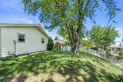 6131  Twin Oak Dr, Greendale, WI 53129 - Photo 35