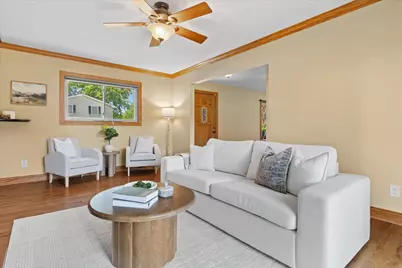6131  Twin Oak Dr, Greendale, WI 53129 - Photo 9