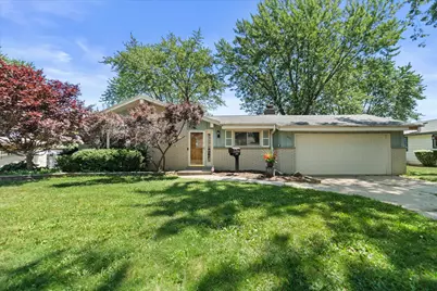 6131  Twin Oak Dr, Greendale, WI 53129 - Photo 31