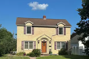 608 22nd St, La Crosse, WI 54601 - Photo 1
