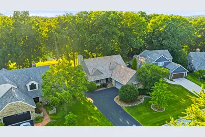 12337 N Fairway Heights Dr, Mequon, WI 53092 - Photo 3