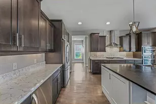 W79N423 Ridgeway Ln, Cedarburg, WI 53012 - Photo 11