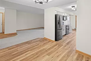 943 Crestwood Dr, Burlington, WI 53105 - Photo 9