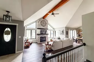 1053 Canary Ln, Onalaska, WI 54650 - Photo 5
