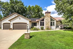 1053 Canary Ln, Onalaska, WI 54650 - Photo 1