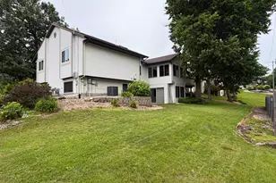 1053 Canary Ln, Onalaska, WI 54650 - Photo 3
