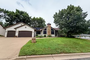 1053 Canary Ln, Onalaska, WI 54650 - Photo 1