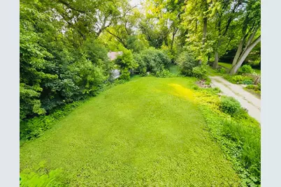 6022 N Sunny Point Rd, Milwaukee, WI 53209 - Photo 25