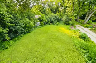 6022 N Sunny Point Rd, Milwaukee, WI 53209 - Photo 25