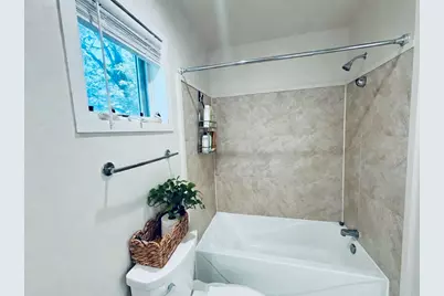 6022 N Sunny Point Rd, Milwaukee, WI 53209 - Photo 21