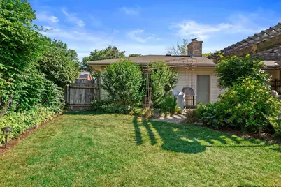 2119  Fireside Dr, Racine, WI 53402 - Photo 31