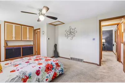 6964 N Braeburn Ln, Glendale, WI 53209 - Photo 35