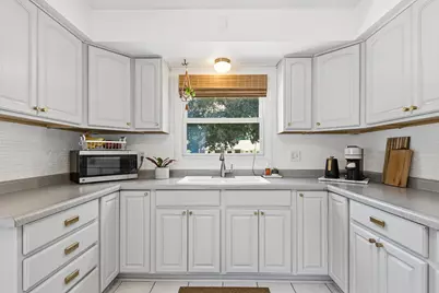 559 N 93rd St, Milwaukee, WI 53226 - Photo 15