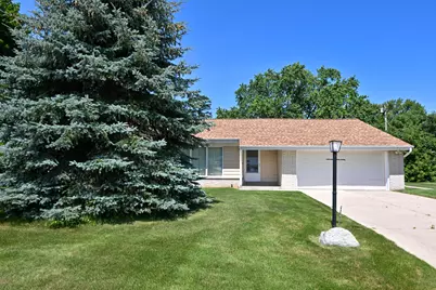 8048 N Greenview Ct, Brown Deer, WI 53223 - Photo 3