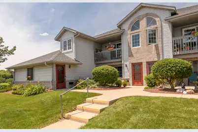 859  Quinlan Dr #A, Pewaukee, WI 53072 - Photo 1