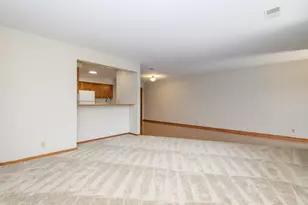 859 Quinlan Dr, Pewaukee, WI 53072 - Photo 9