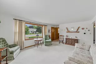 809 New York Ave, Oostburg, WI 53070 - Photo 5