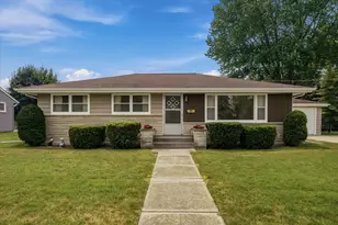809 New York Ave, Oostburg, WI 53070 - Photo 1