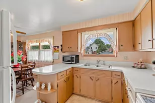 809 New York Ave, Oostburg, WI 53070 - Photo 9