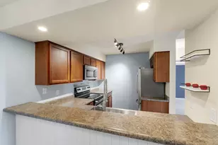 N110W17155 Ashbury Ln, Germantown, WI 53022 - Photo 7