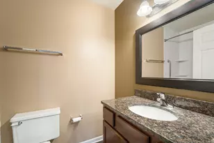 N110W17155 Ashbury Ln, Germantown, WI 53022 - Photo 17