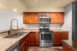 N110W17155 Ashbury Ln, Germantown, WI 53022 - Photo 5