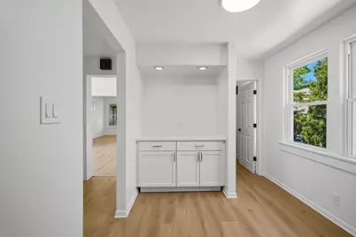 2118 S 68th St, West Allis, WI 53219 - Photo 9