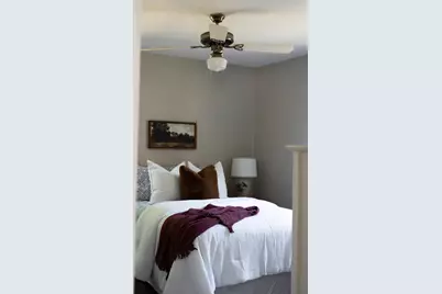 9420 W Saint Paul Ave, Milwaukee, WI 53226 - Photo 25
