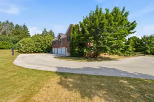 9010 N Upper River Ct, River Hills, WI 53217 - Photo 33
