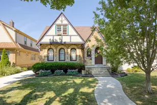 2571 N 62nd St, Wauwatosa, WI 53213 - Photo 1