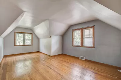 2571 N 62nd St, Wauwatosa, WI 53213 - Photo 9