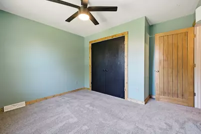 1429 W Homestead Trl, Mequon, WI 53092 - Photo 15