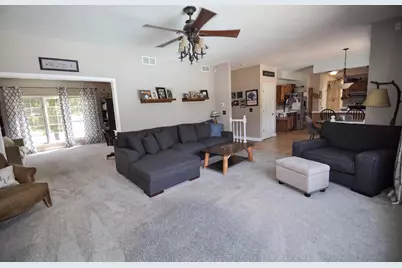 412 E Grant St, Elkhorn, WI 53121 - Photo 7