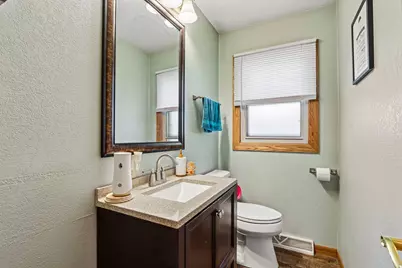 708  Riverview Dr, West Bend, WI 53095 - Photo 11