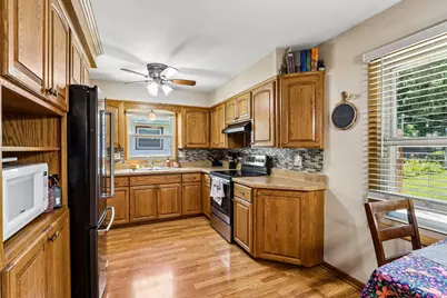 708  Riverview Dr, West Bend, WI 53095 - Photo 5