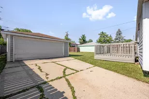 7719 W Winfield Ave, Milwaukee, WI 53218 - Photo 17