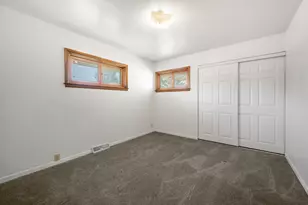 7719 W Winfield Ave, Milwaukee, WI 53218 - Photo 15
