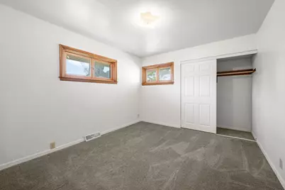 7719 W Winfield Ave, Milwaukee, WI 53218 - Photo 9