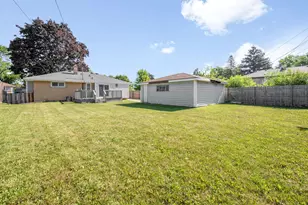 7719 W Winfield Ave, Milwaukee, WI 53218 - Photo 17