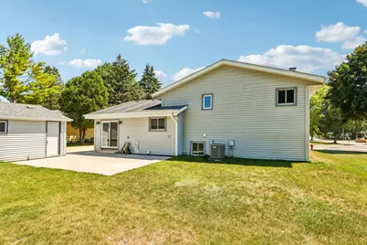 1049 S Glencrest Ct, Saukville, WI 53080 - Photo 41