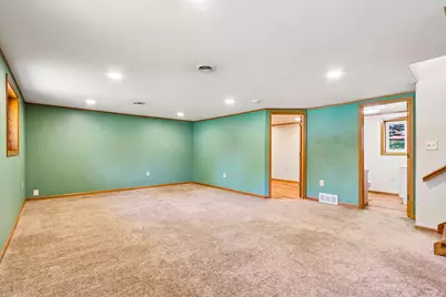 1049 S Glencrest Ct, Saukville, WI 53080 - Photo 13