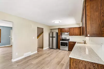 1049 S Glencrest Ct, Saukville, WI 53080 - Photo 9