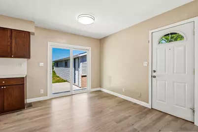 1049 S Glencrest Ct, Saukville, WI 53080 - Photo 11