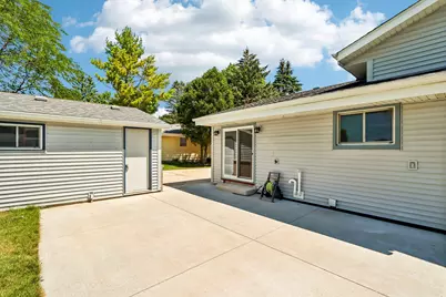 1049 S Glencrest Ct, Saukville, WI 53080 - Photo 37