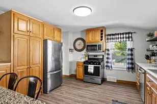 1013 20th St, Two Rivers, WI 54241 - Photo 5