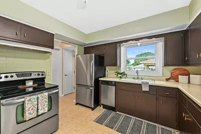 3246 S 86th St, Milwaukee, WI 53227 - Photo 9