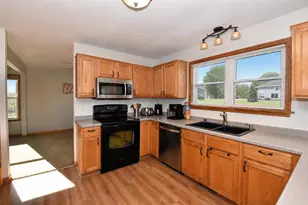 W142N9823 Amber Dr, Germantown, WI 53022 - Photo 3