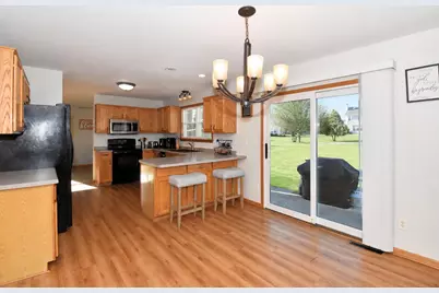 W142N9823  Amber Dr, Germantown, WI 53022 - Photo 5