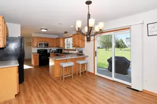 W142N9823 Amber Dr, Germantown, WI 53022 - Photo 5