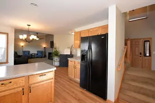 W142N9823 Amber Dr, Germantown, WI 53022 - Photo 7